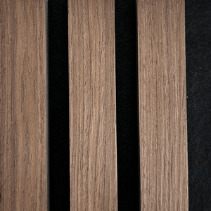 Provbit av premiumakustikpanel i rökt ekfanér, 150 x 120 mm