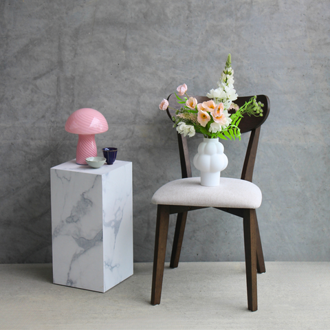 Rory matstol – Trästol i rökt ek med stoppad sits