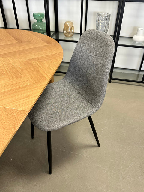 Anna matstol - Grått tyg med svarta ben