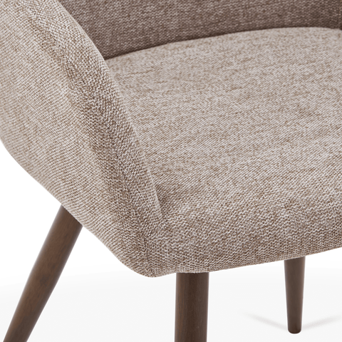 Jenna matstol - sandfärgad textil med rökt ek-look