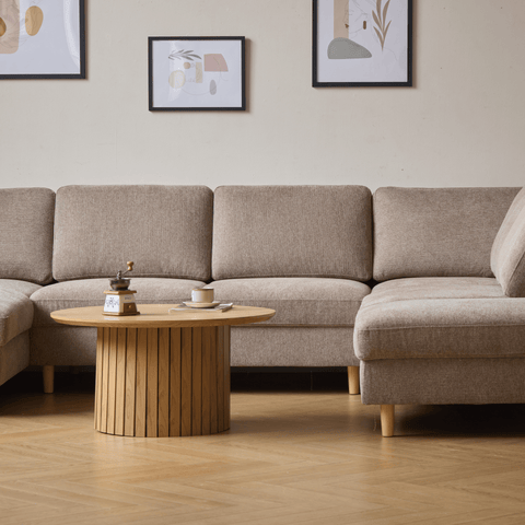 Jennifer vänstervänd U-soffa i sand med schäslong - L: 300 x D: 208 x H: 82 cm