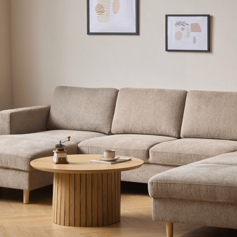 Jennifer vänstervänd U-soffa i sand med schäslong - L: 300 x D: 208 x H: 82 cm