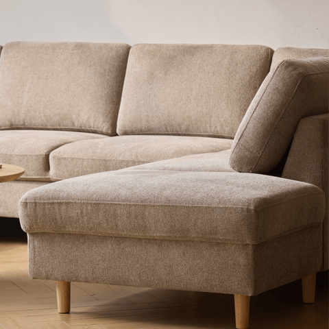 Jennifer vänstervänd U-soffa i sand med schäslong - L: 300 x D: 208 x H: 82 cm